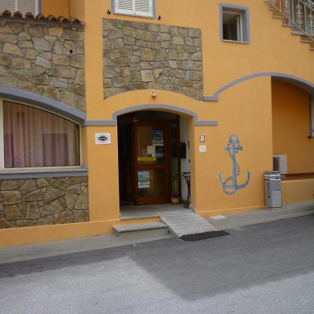 Hotel L'Ancora ซานตา เตเรซา กัลลูรา ภายนอก รูปภาพ