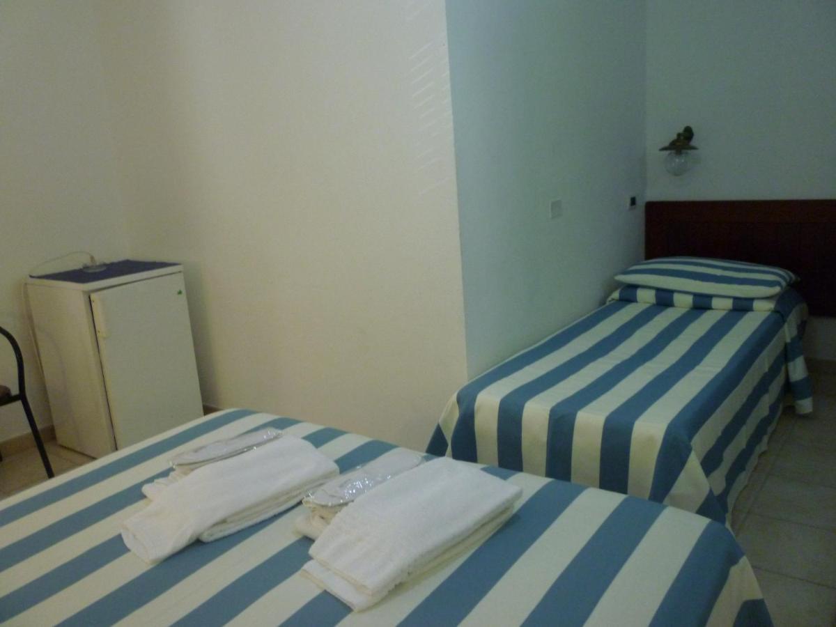 Hotel L'Ancora ซานตา เตเรซา กัลลูรา ภายนอก รูปภาพ