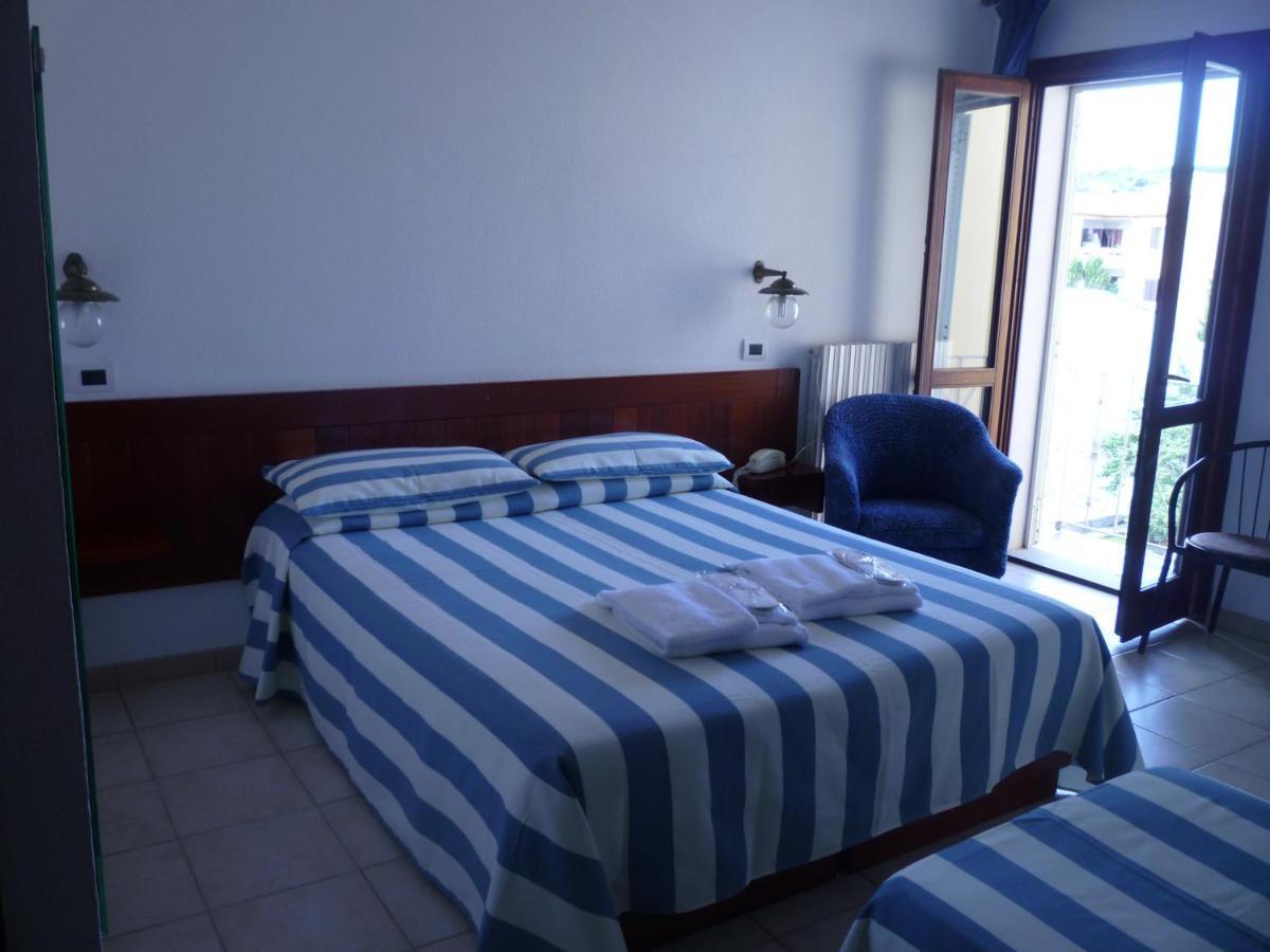 Hotel L'Ancora ซานตา เตเรซา กัลลูรา ภายนอก รูปภาพ