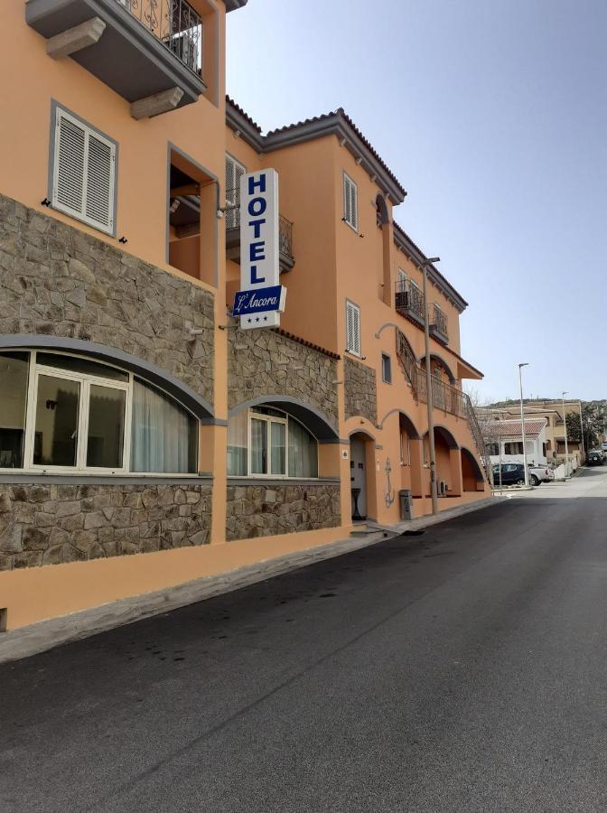 Hotel L'Ancora ซานตา เตเรซา กัลลูรา ภายนอก รูปภาพ