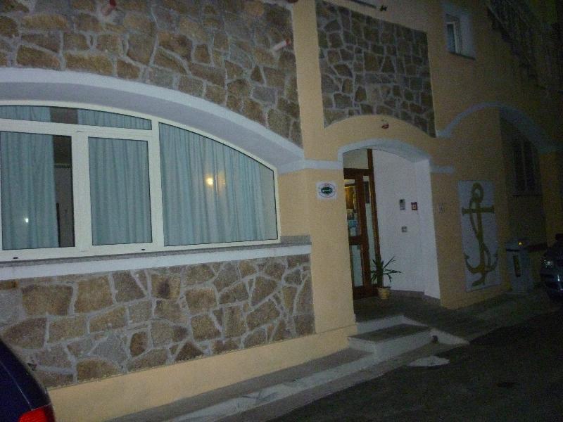 Hotel L'Ancora ซานตา เตเรซา กัลลูรา ภายนอก รูปภาพ