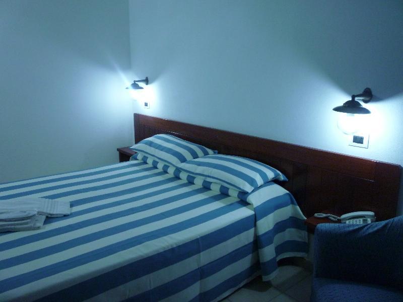 Hotel L'Ancora ซานตา เตเรซา กัลลูรา ภายนอก รูปภาพ